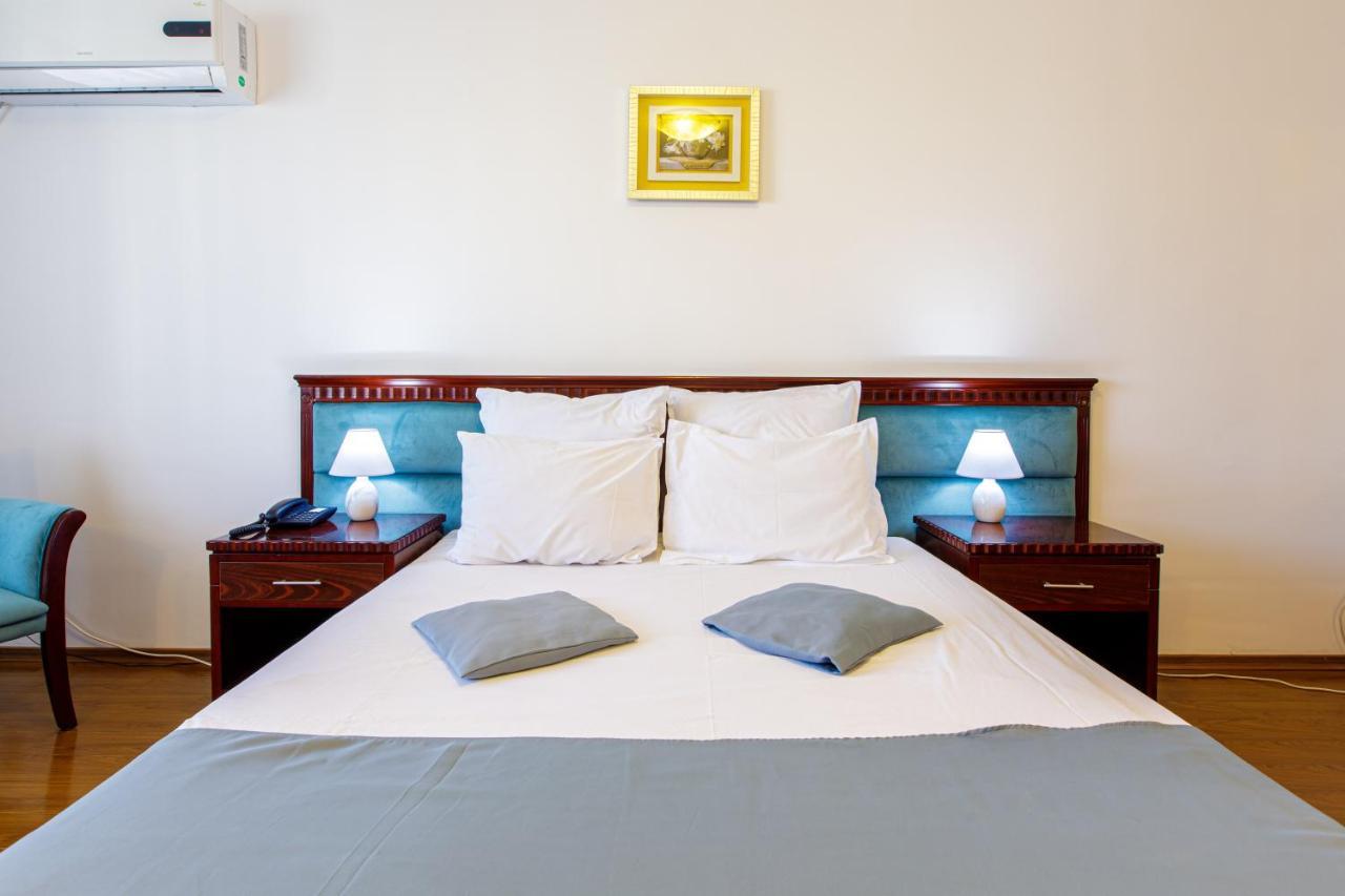 Lira Pacific Aparthotel Constanta Exterior photo