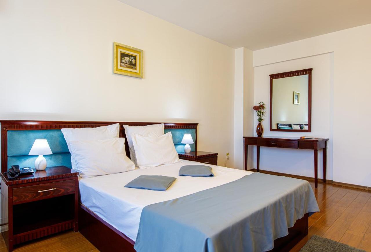 Lira Pacific Aparthotel Constanta Exterior photo