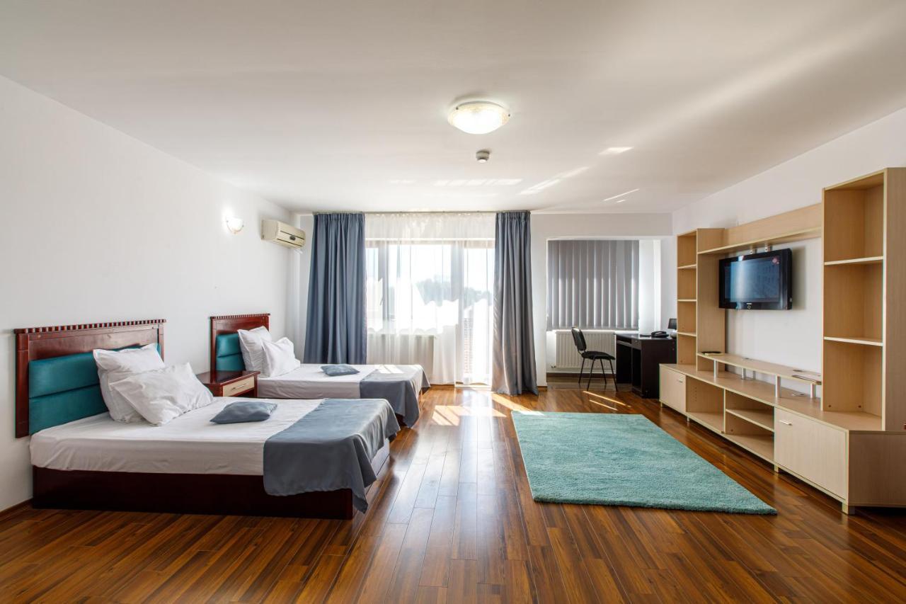 Lira Pacific Aparthotel Constanta Exterior photo