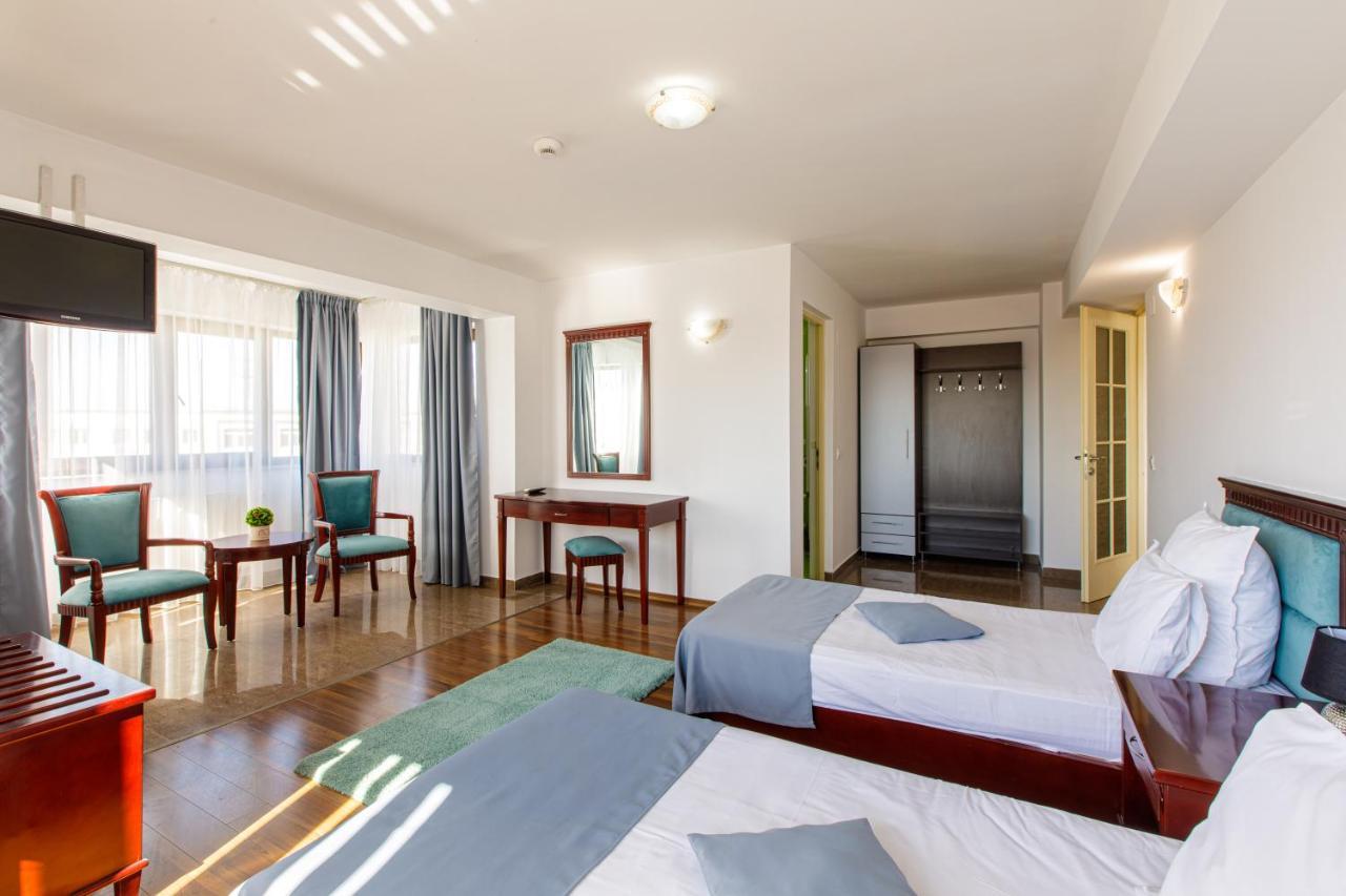 Lira Pacific Aparthotel Constanta Exterior photo