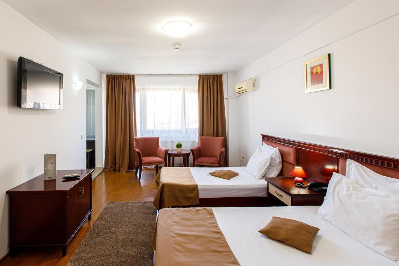 Lira Pacific Aparthotel Constanta Exterior photo