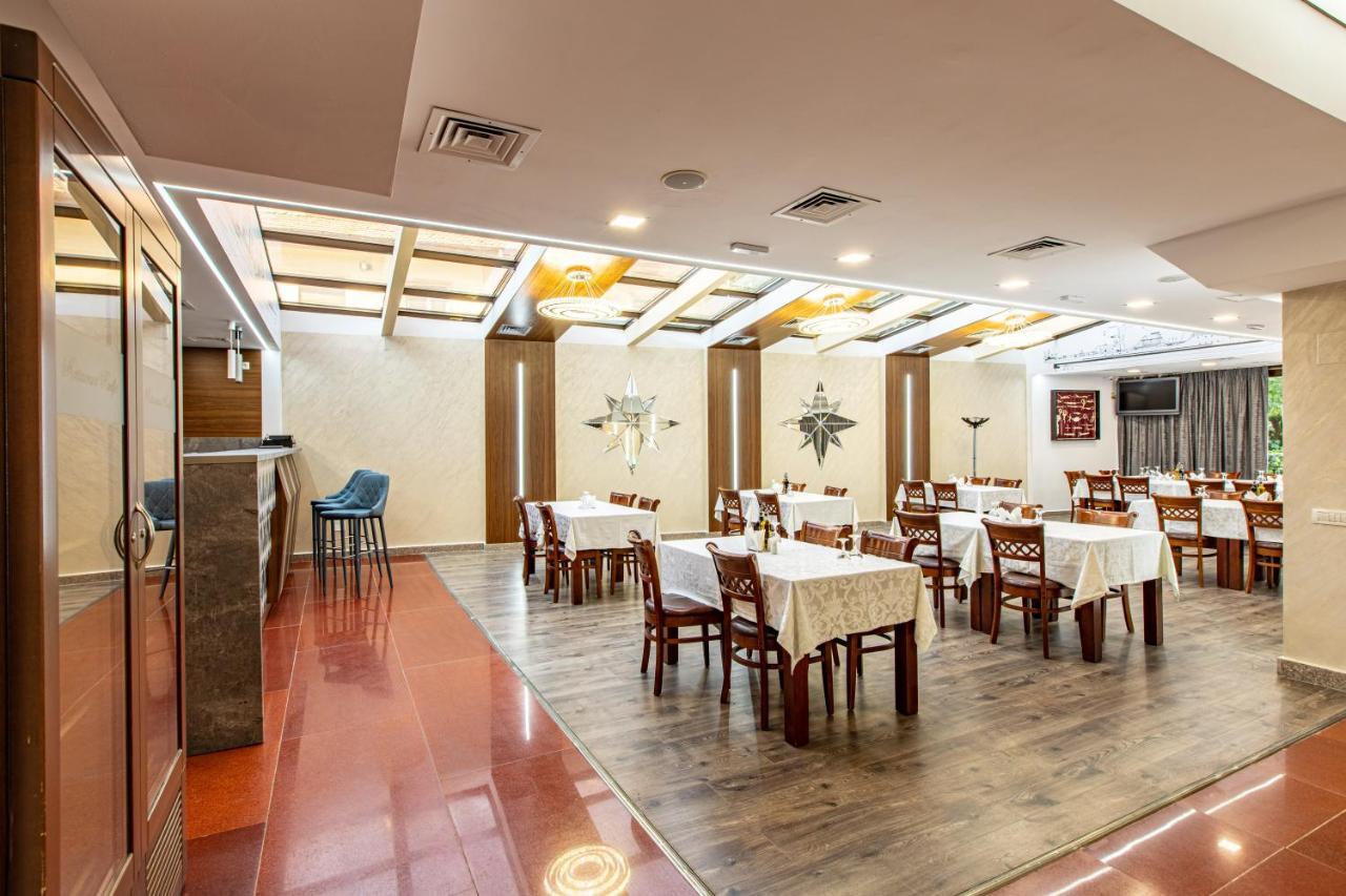 Lira Pacific Aparthotel Constanta Exterior photo