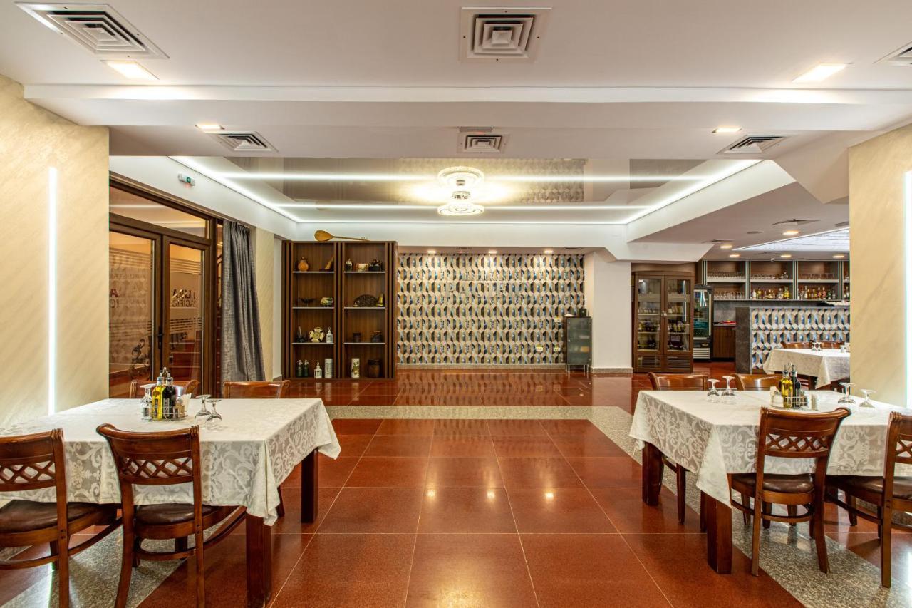 Lira Pacific Aparthotel Constanta Exterior photo
