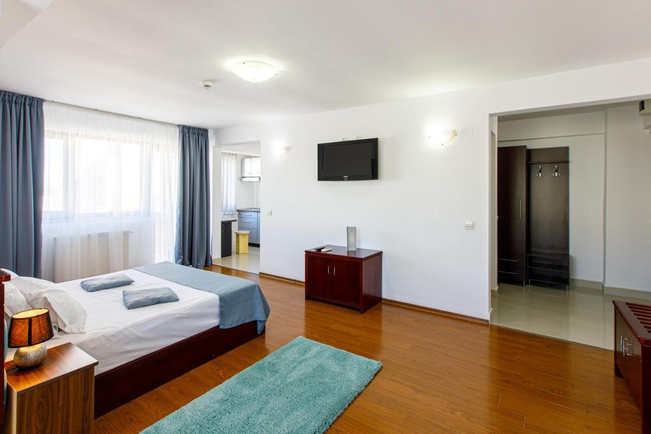 Lira Pacific Aparthotel Constanta Exterior photo