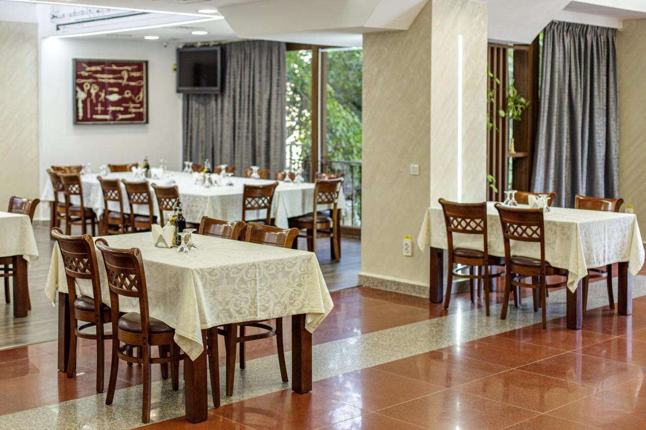 Lira Pacific Aparthotel Constanta Exterior photo