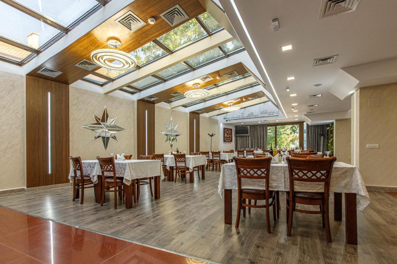 Lira Pacific Aparthotel Constanta Exterior photo